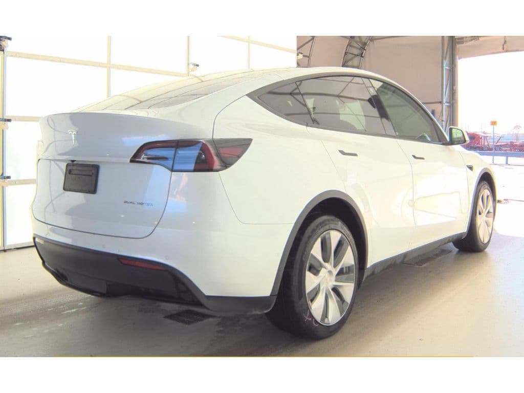 2022 Tesla Model Y view 3