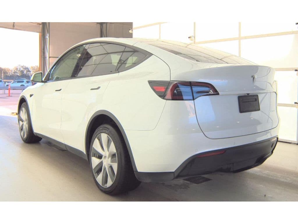 2022 Tesla Model Y view 4
