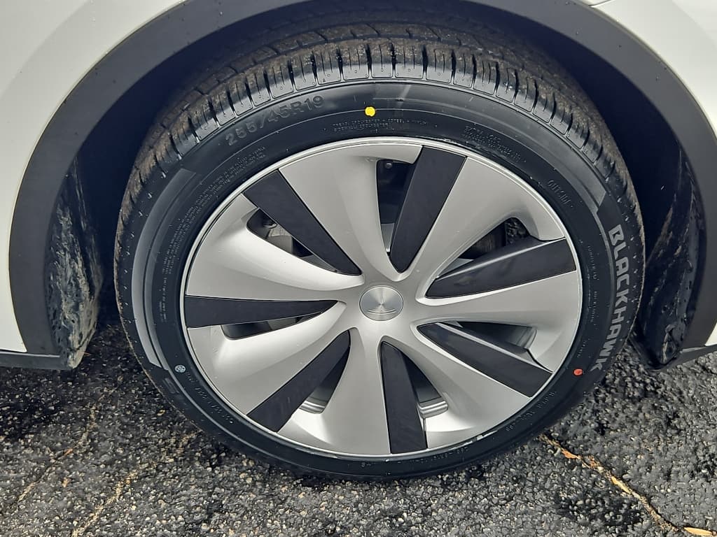 2022 Tesla Model Y view 33