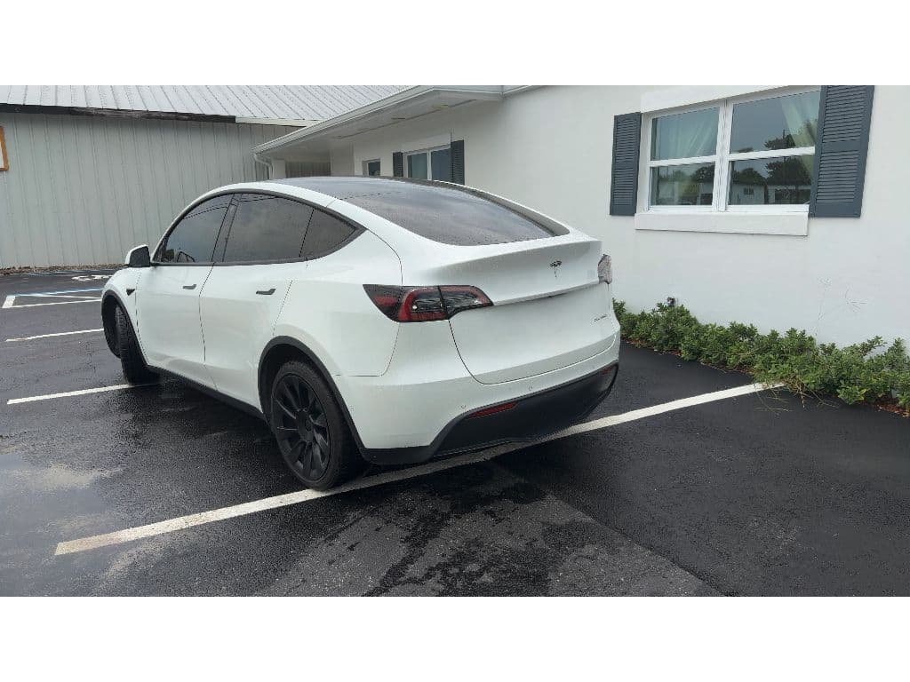 2022 Tesla Model Y view 4
