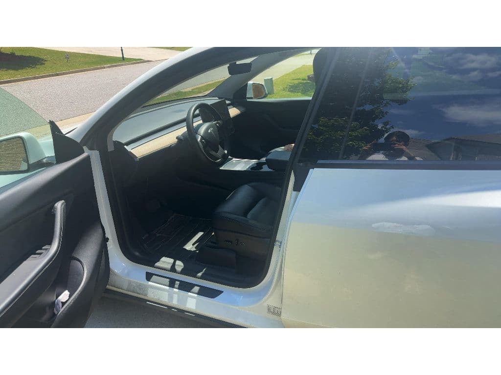 2022 Tesla Model Y view 4