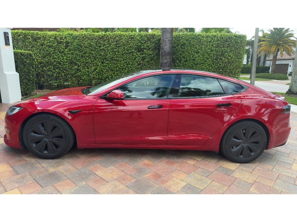 2022 Tesla Model S view 2