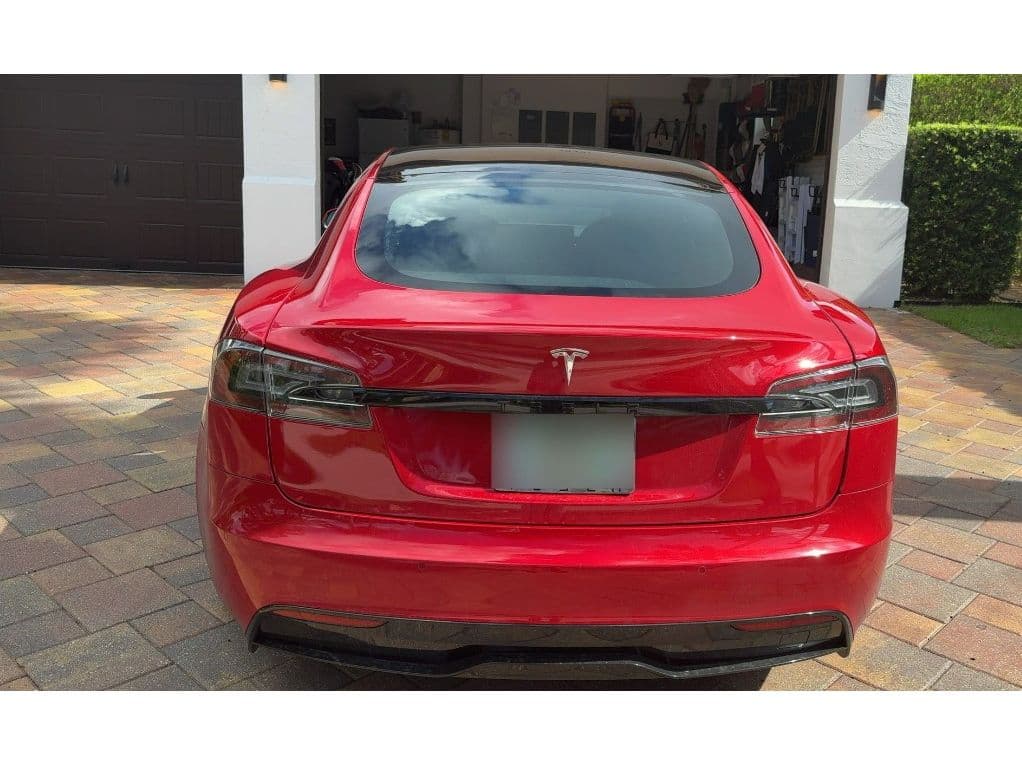 2022 Tesla Model S view 4