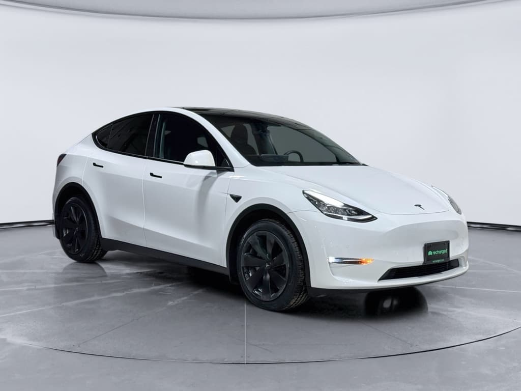 2022 Tesla Model Y view 4