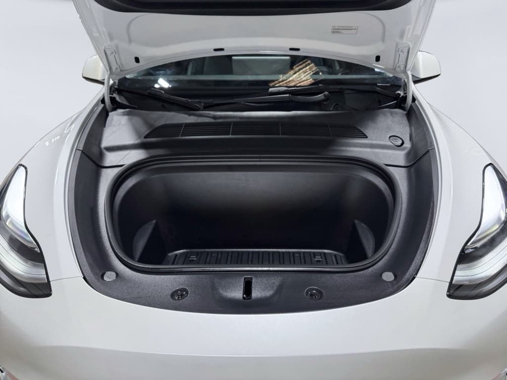 2022 Tesla Model Y view 23