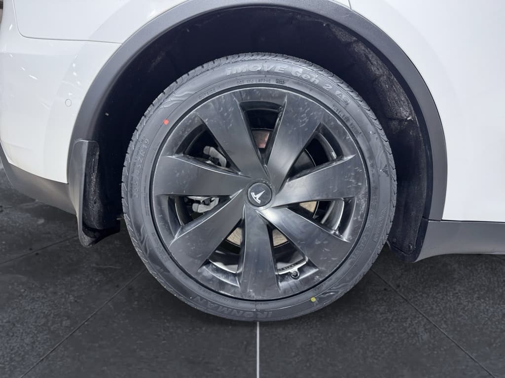 2022 Tesla Model Y view 35