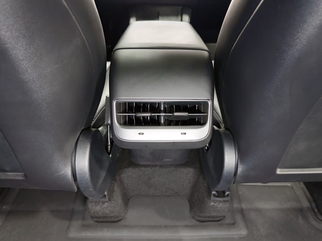 2022 Tesla Model Y view 19