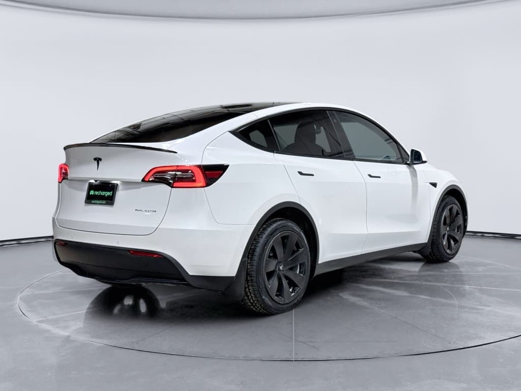 2022 Tesla Model Y view 3