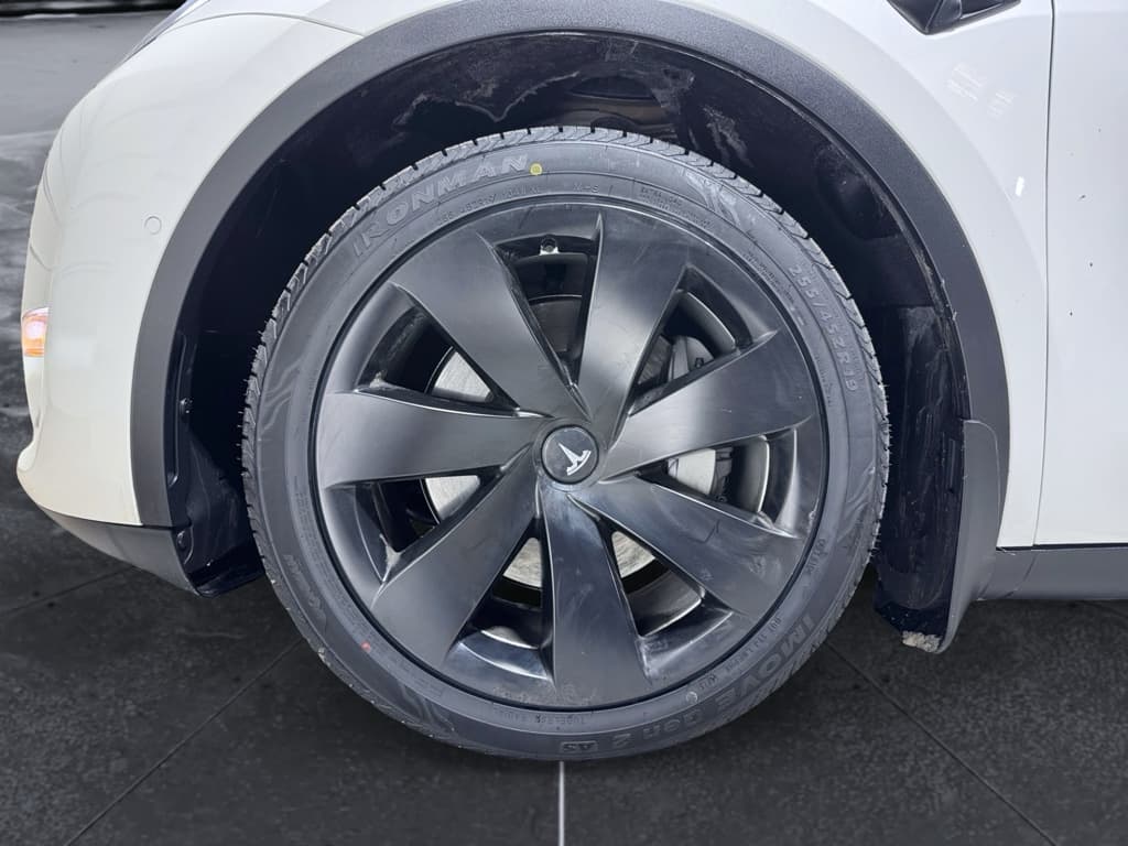 2022 Tesla Model Y view 29