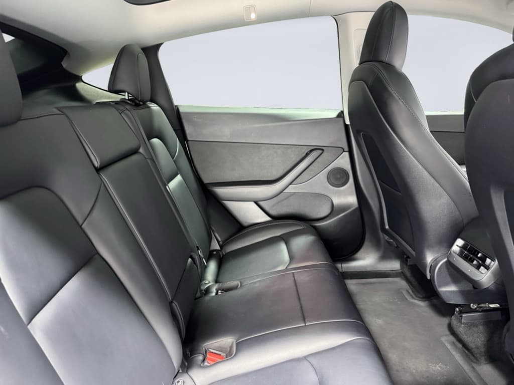 2022 Tesla Model Y view 20