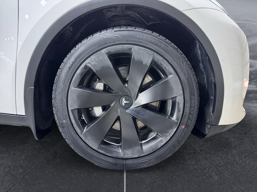 2022 Tesla Model Y view 33