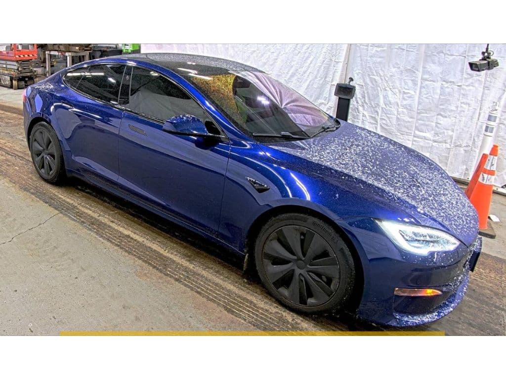 2022 Tesla Model S view 2