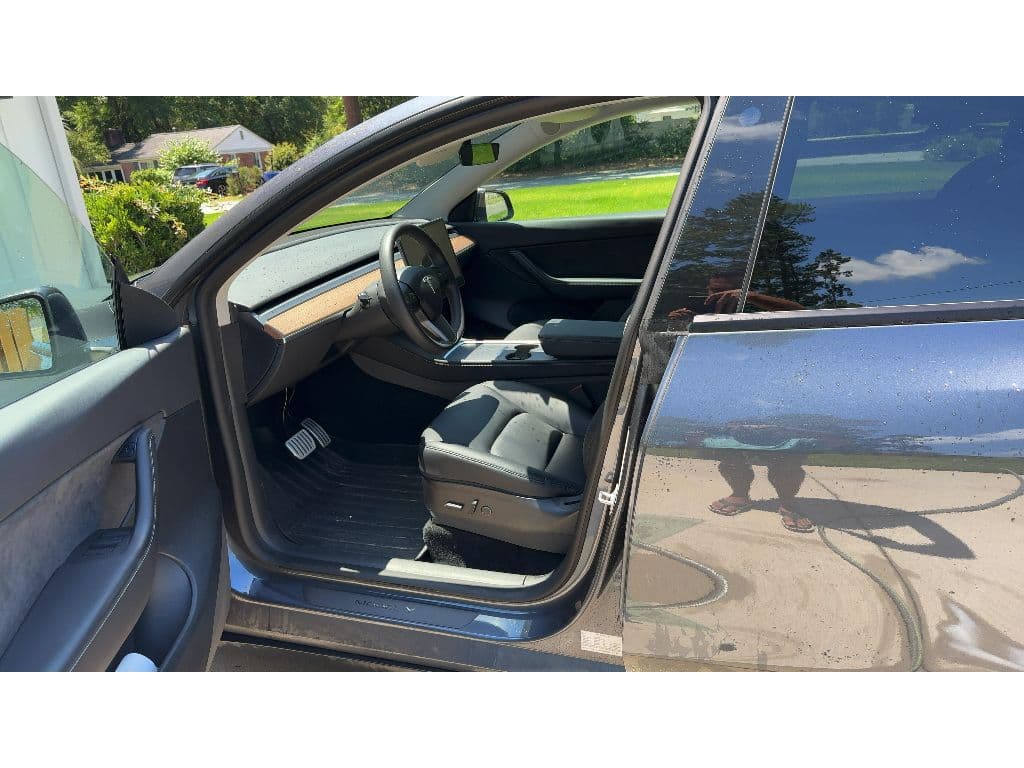 2022 Tesla Model Y view 5