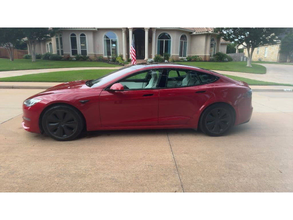 2022 Tesla Model S view 2