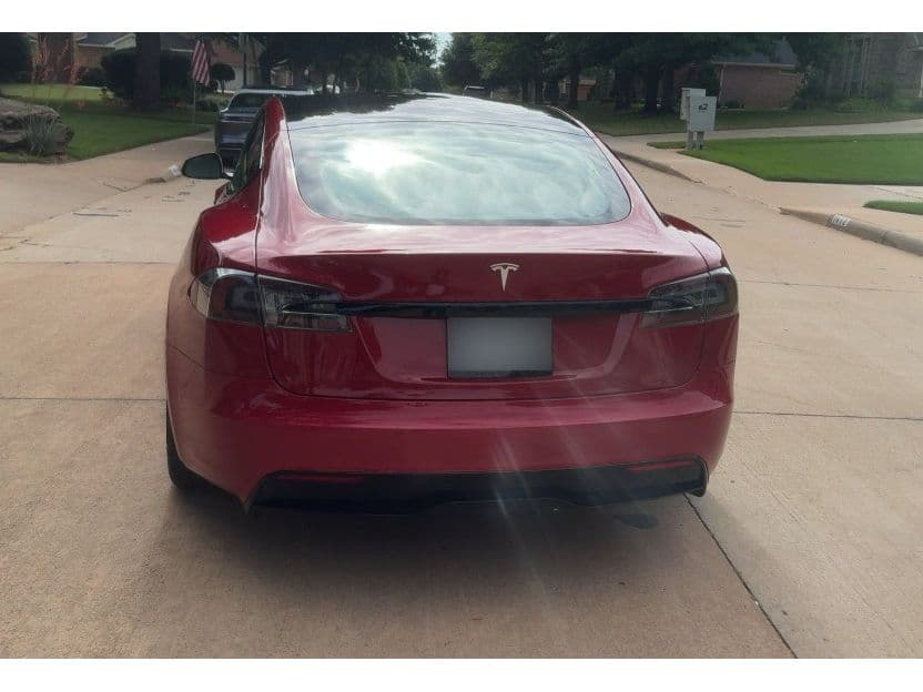 2022 Tesla Model S view 4