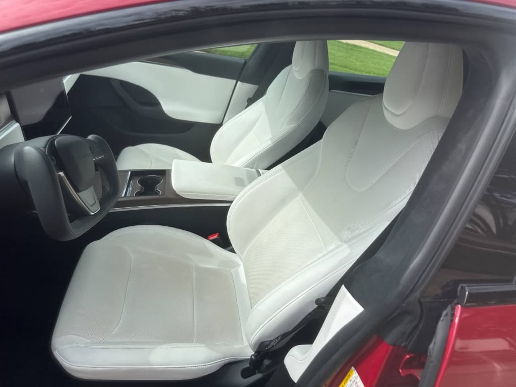2022 Tesla Model S view 5