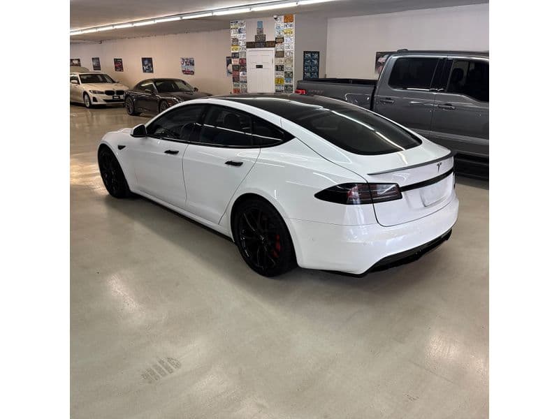 2022 Tesla Model S view 2