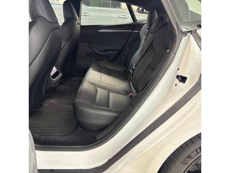 2022 Tesla Model S view 6