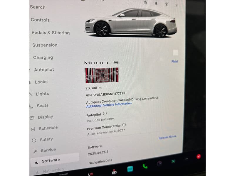 2022 Tesla Model S view 7