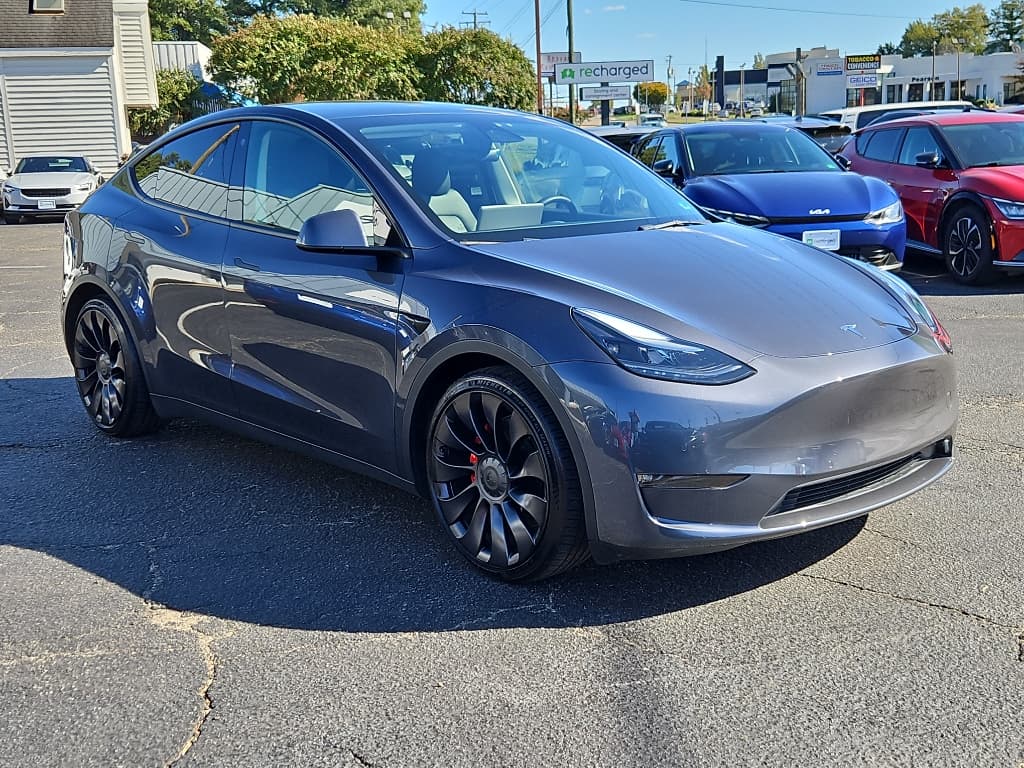 2022 Tesla Model Y view 4
