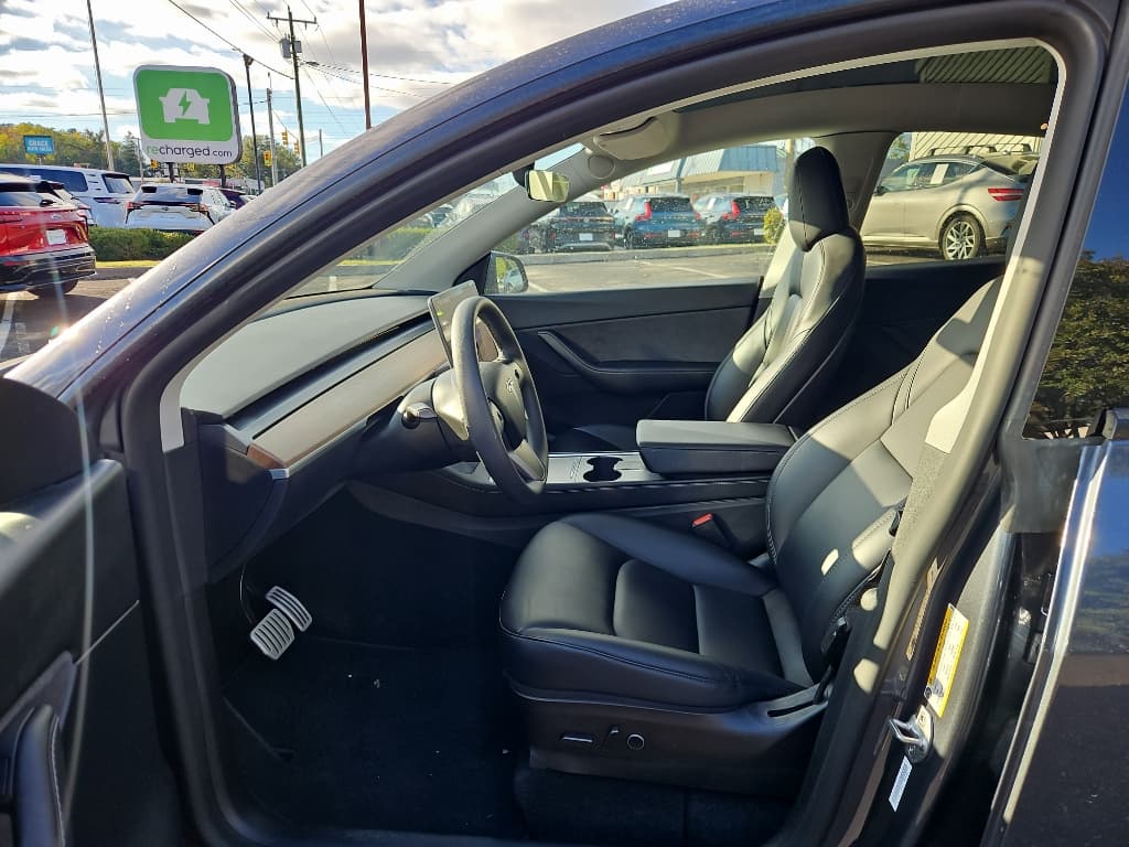 2022 Tesla Model Y view 5
