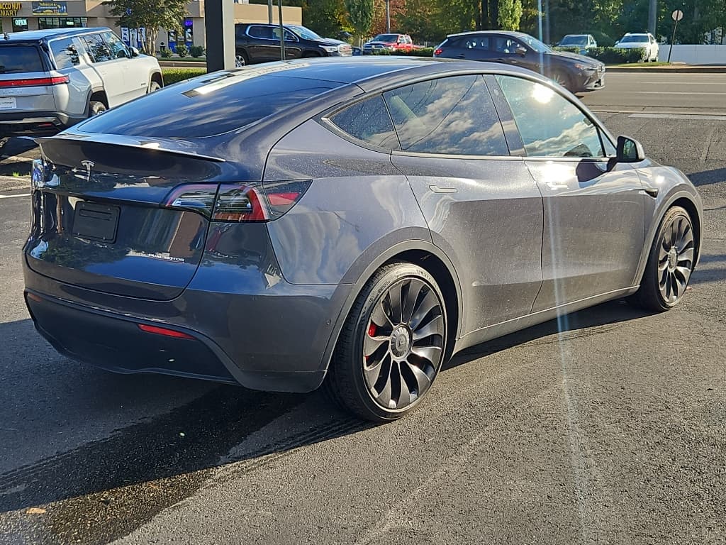 2022 Tesla Model Y view 3