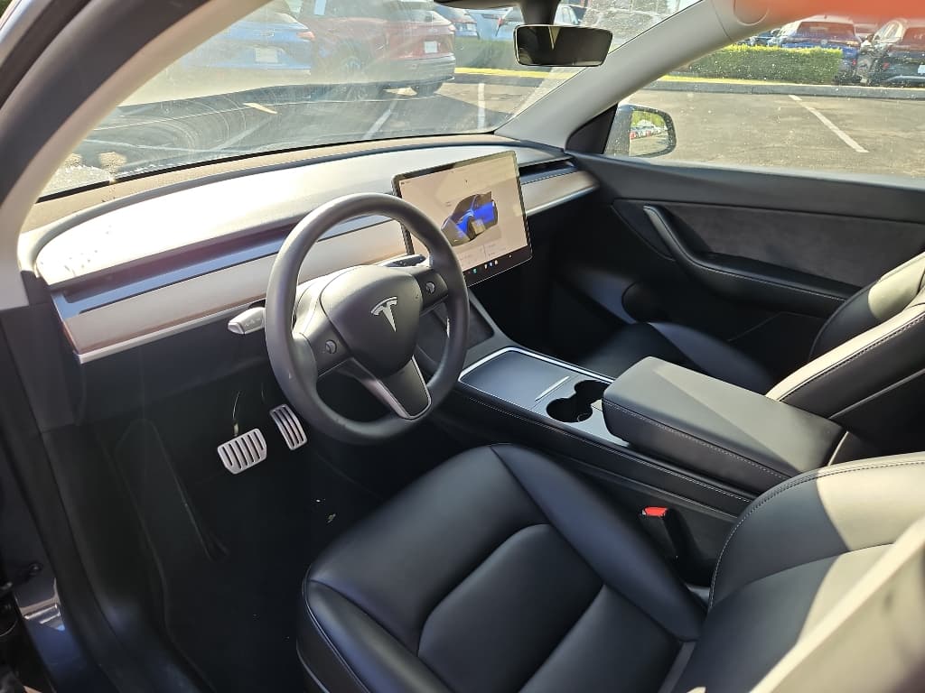 2022 Tesla Model Y view 6