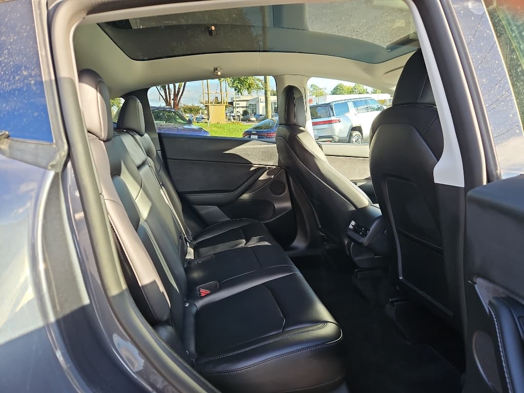 2022 Tesla Model Y view 9
