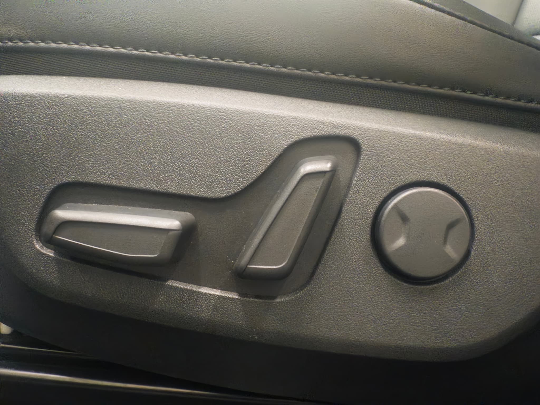 2023 Kia Niro EV view 6