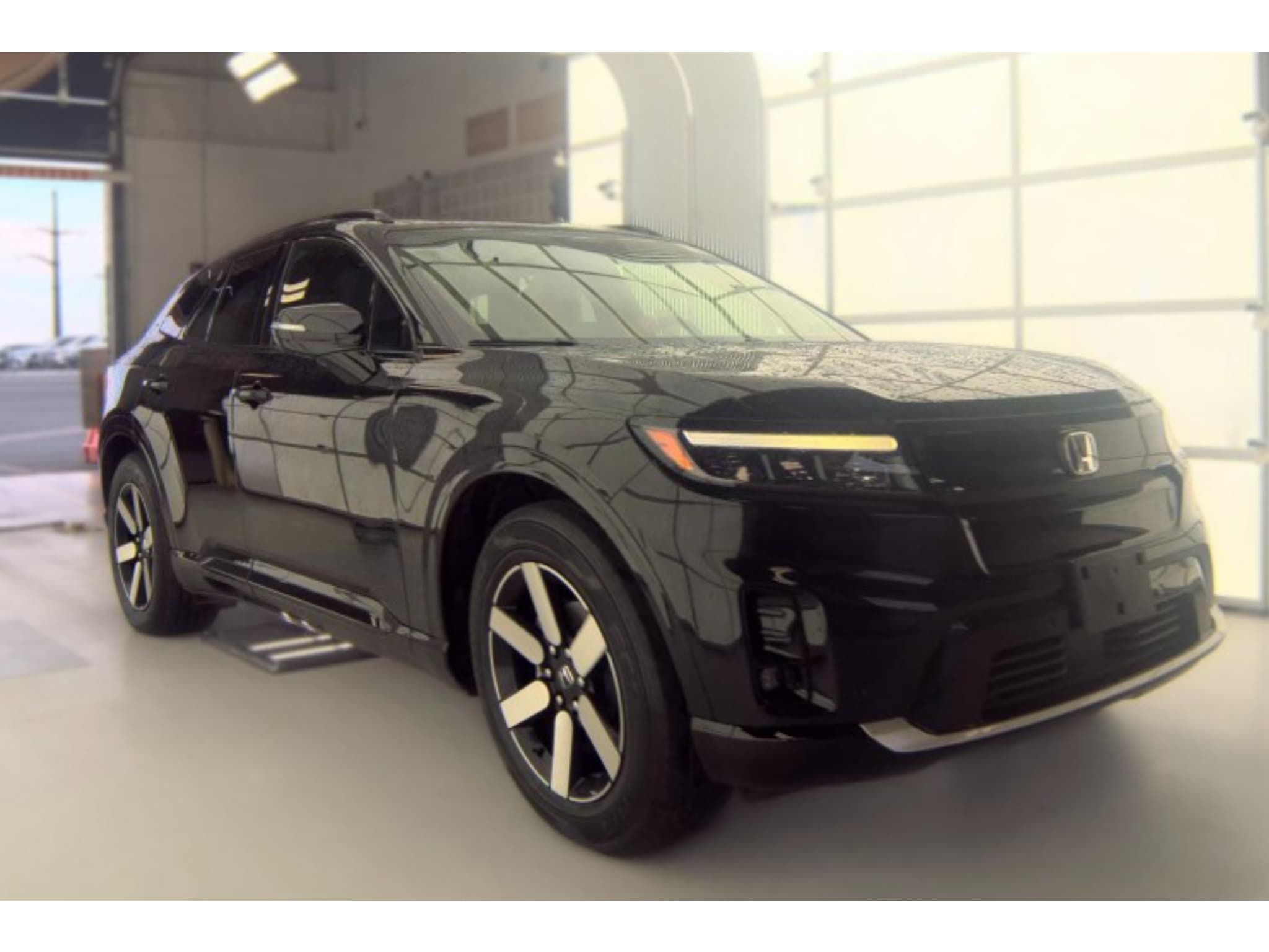 2025 Honda Prologue view 4