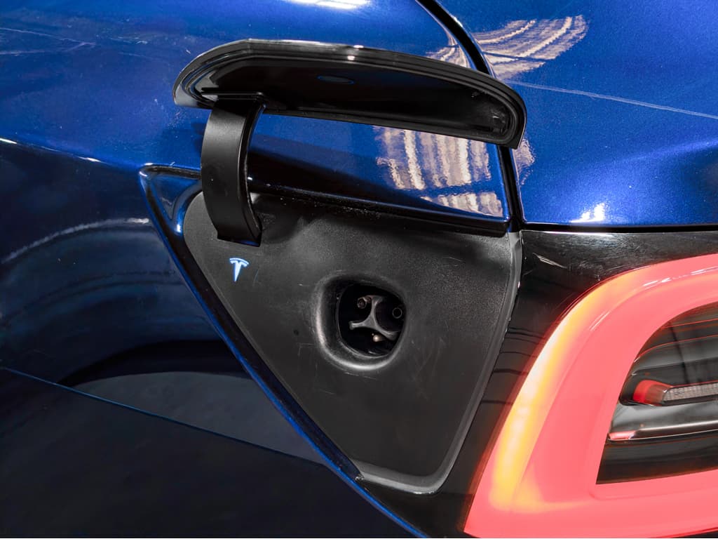 2023 Tesla Model 3 view 5