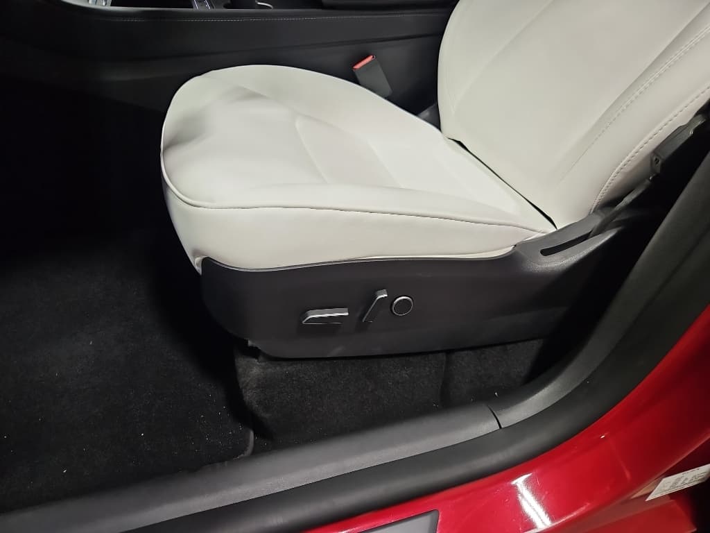 2022 Tesla Model Y view 7