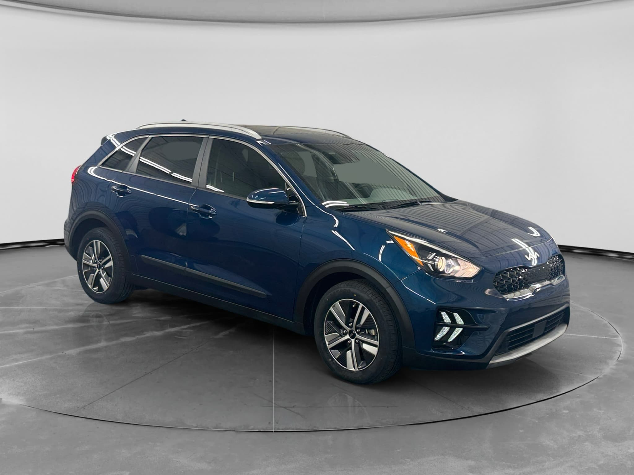 2022 Kia Niro PHEV view 4