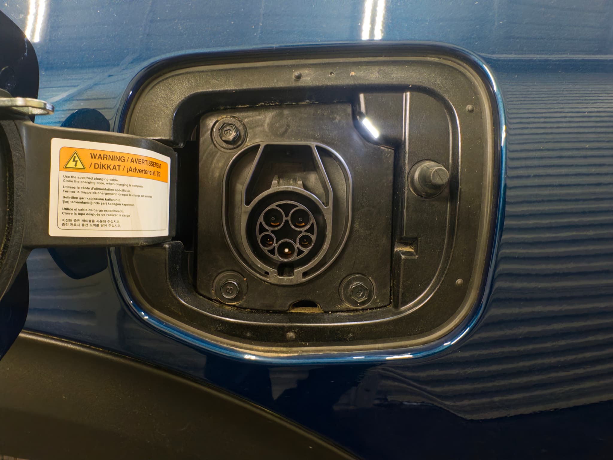 2022 Kia Niro PHEV view 5