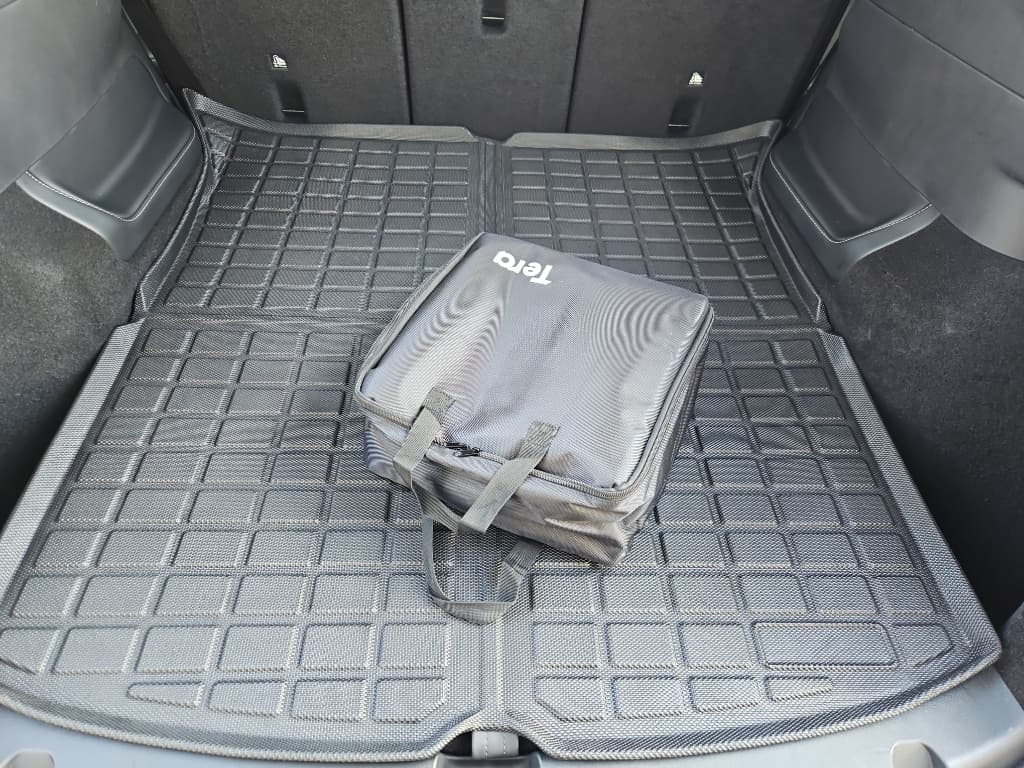 2022 Tesla Model Y view 6