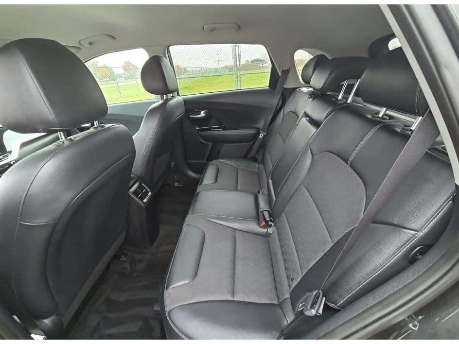 2022 Kia Niro PHEV view 6