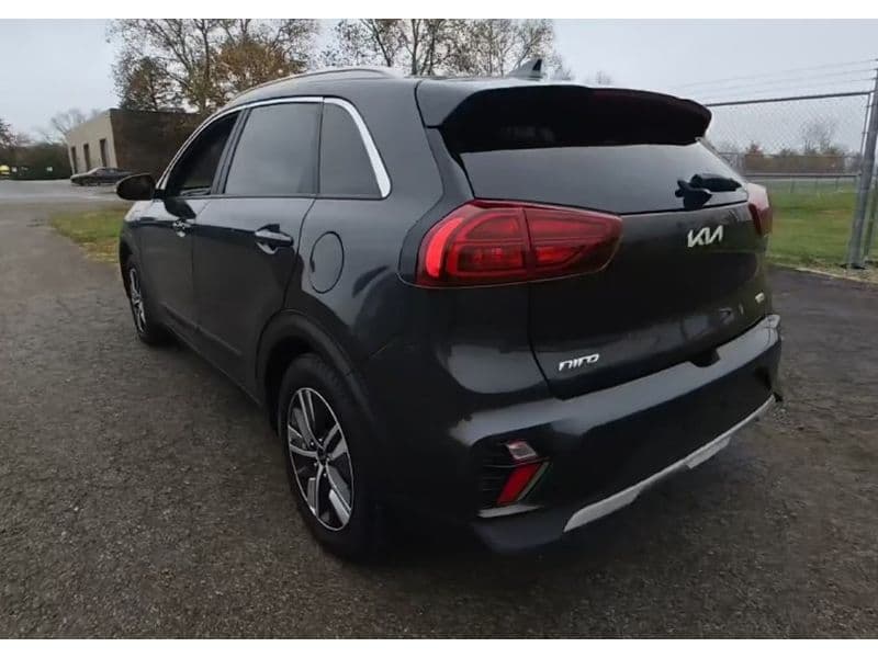 2022 Kia Niro PHEV view 2