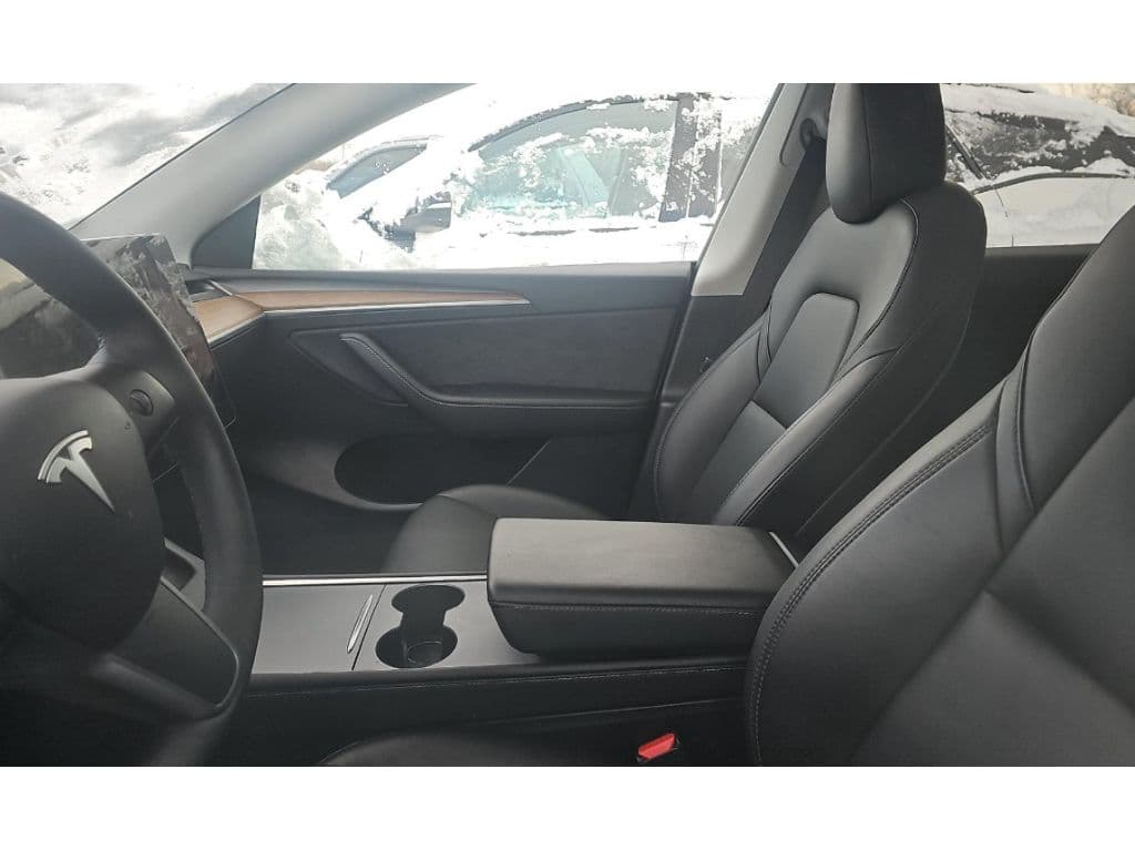 2022 Tesla Model Y view 5