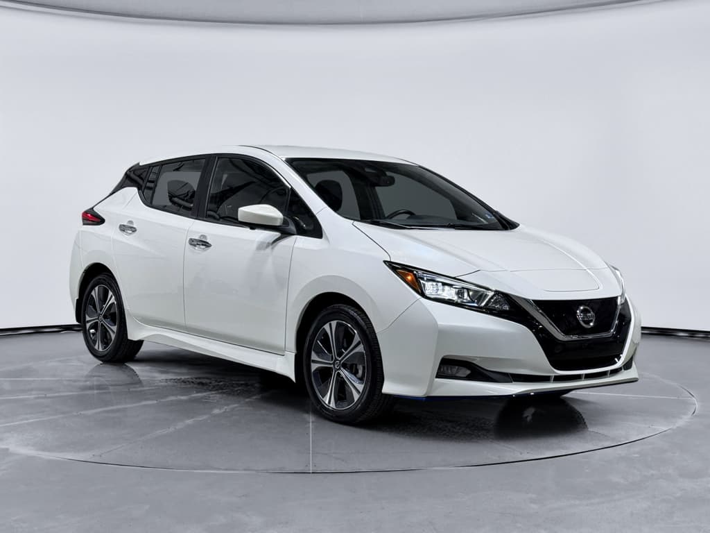 2022 Nissan LEAF view 4