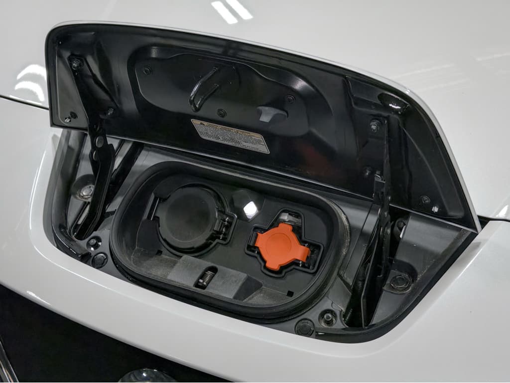2022 Nissan LEAF view 5