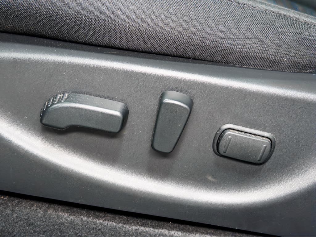 2022 Nissan LEAF view 7