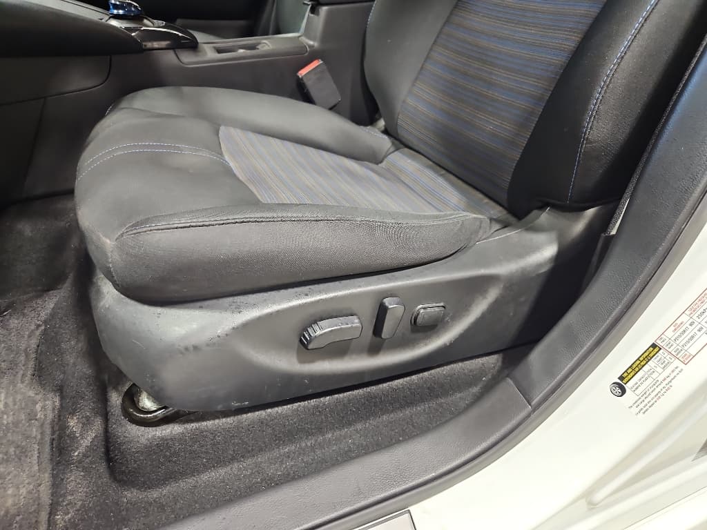 2024 Nissan LEAF view 7