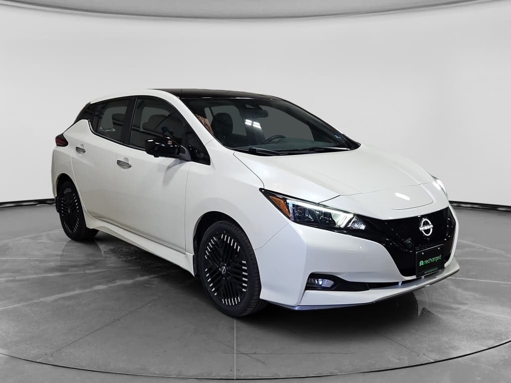 2024 Nissan LEAF view 3