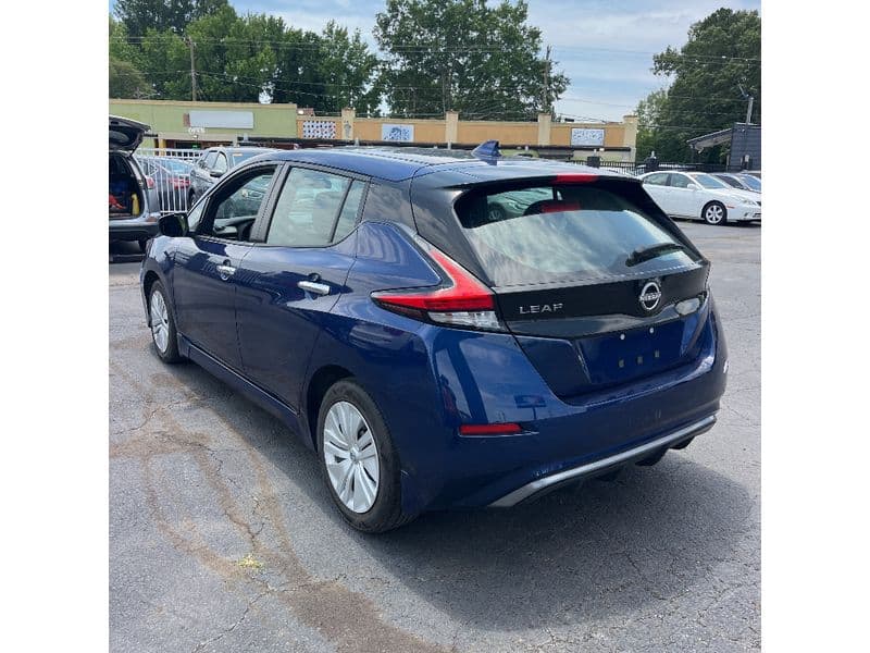 2023 Nissan LEAF view 4