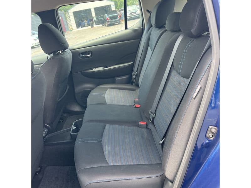 2023 Nissan LEAF view 5