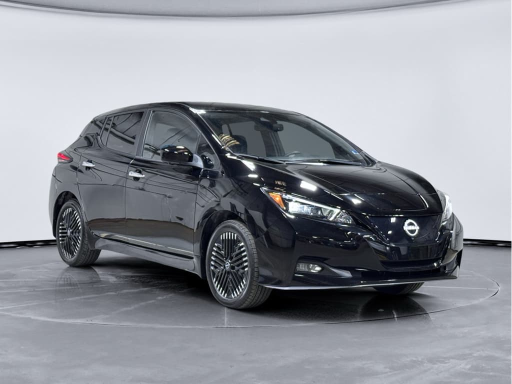 2024 Nissan LEAF view 4