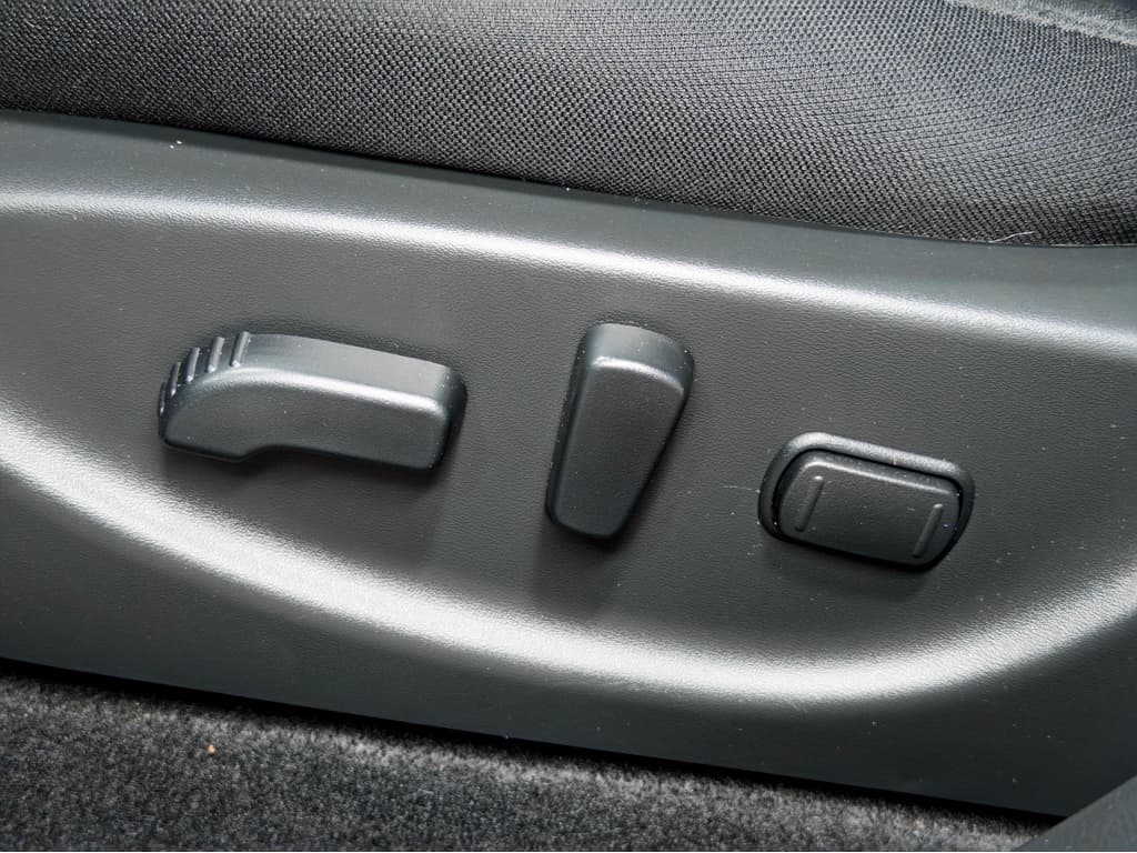 2024 Nissan LEAF view 6