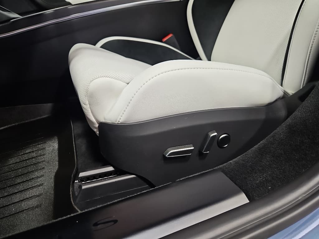 2026 Tesla Model S view 7