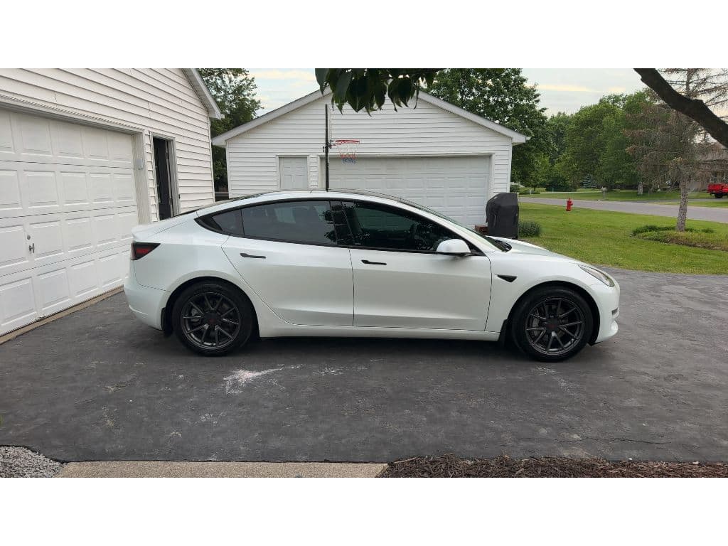 2023 Tesla Model 3 view 3