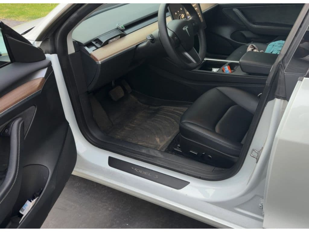 2023 Tesla Model 3 view 5